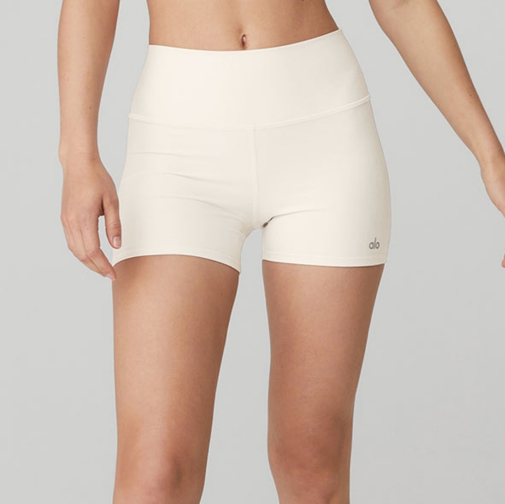 NWT Alo Yoga Airlift Ivory Short